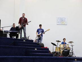 Die Schulband gab einen Einblick in das Schulleben. Die Schulband gab einen Einblick in das Schulleben.