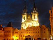 Prag: Altstädter Ring Nächtlich erleuchtetes Gebäude am Altstädter Ring in Prag.