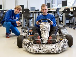 Praktische Ergebnisse von Schülerarbeiten: Umbau eines Kars zum Elektrokart — bald ist es vollendet. Praktische Ergebnisse von Schülerarbeiten: Umbau eines Kars zum Elektrokart — bald ist es vollendet.