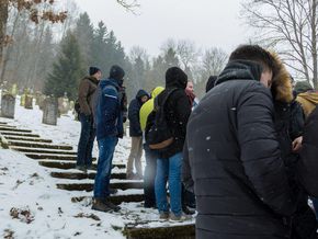 Beim Besuch des jüdischen Friedhofs in Buttenhausen setzte ein Schneesturm ein. Beim Besuch des jüdischen Friedhofs in Buttenhausen setzte ein Schneesturm ein.