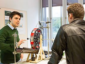 Schüler stellen ihre Projekte aus dem Unterricht vor. Schüler stellen ihre Projekte aus dem Unterricht vor.